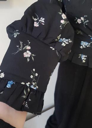 Блуза с глубоким вырезом в цветочный принт от prettylittlething6 фото