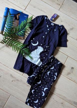 Гарна піжама для дому сну в принт з бриджами довгими шортами