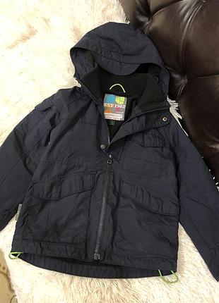 Легкая курточка на и лесной подкладке