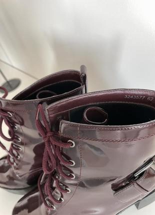 Чоботи ботильйони лакові на платформі бордові марсала на шнурівці ботинки