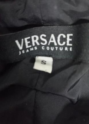 Стильная легкая брендовая деми куртка с капюшоном на пуху versace jeans couture, италия, размер s.4 фото