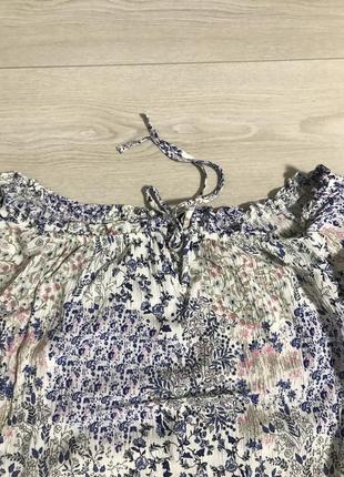 Легкая блуза с нежным цветочным принтом2 фото
