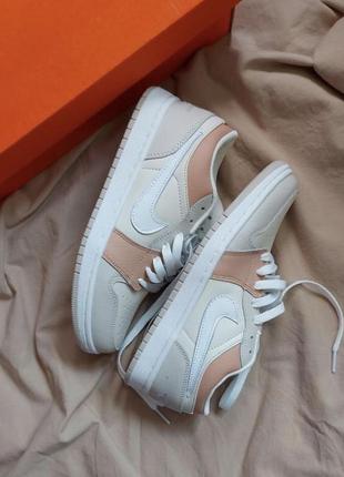 Кросівки nike air jordan 1 retro cream женские кроссовки найк джордан 1 ретро бежевый6 фото