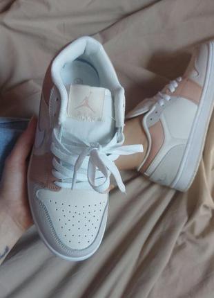 Кросівки nike air jordan 1 retro cream женские кроссовки найк джордан 1 ретро бежевый8 фото