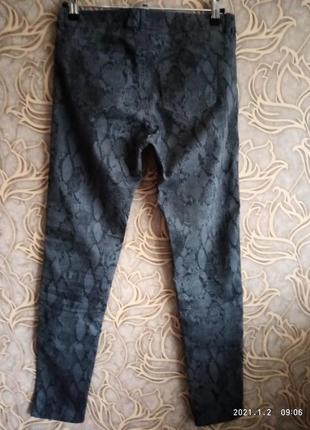 (185) отличные стрейчевые джинсы h&m под змеиную кожу /размер 10/403 фото