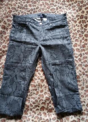 (185) отличные стрейчевые джинсы h&m под змеиную кожу /размер 10/404 фото