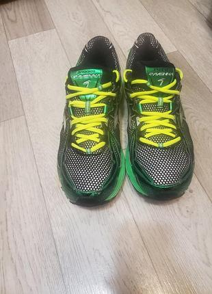 Кросівки brooks
