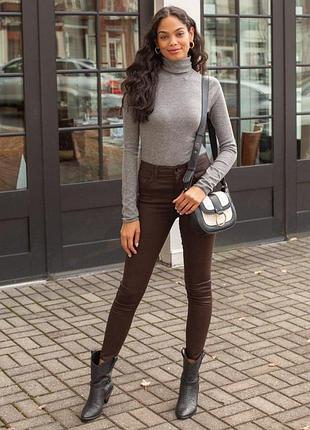 Шоколадные джинсы джеггинсы стрейч имитиация кожи next ankle straight high pise regular.3 фото