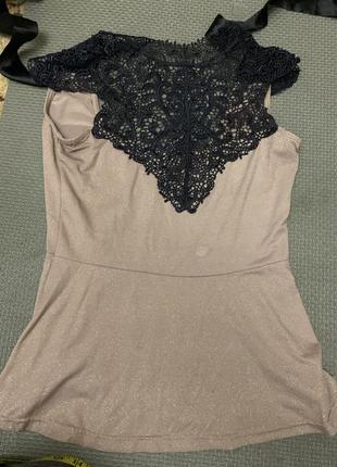 Блуза с открытой спиной и кружевом1 фото