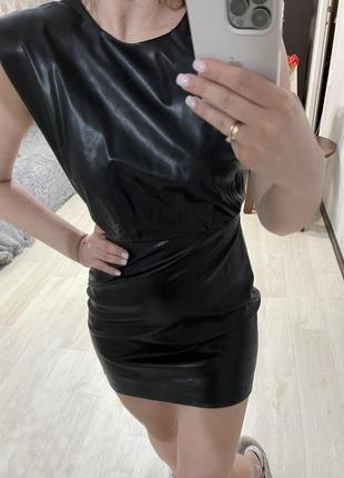 Черное кожаное платье короткое dilvin zara4 фото