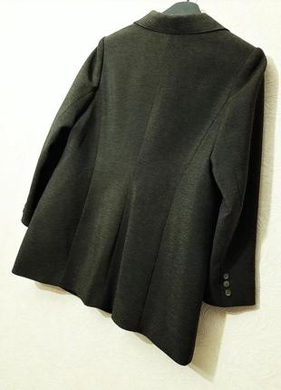 Стильный удлиненный пиджак тёмно-зелёный на подкладке деми длинные рукава воротник пуговицы женский10 фото