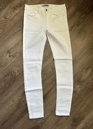 Белые джинсы скинни amisu1 фото