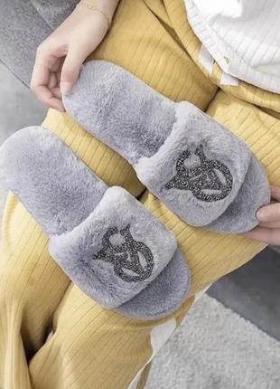 Трендовые тапочки для дома