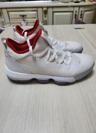 Баскетбольні кросівки nike lebron 16 xvi low draft night1 фото