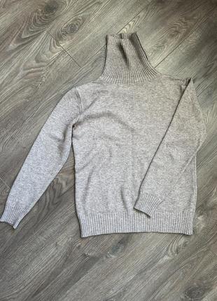 Теплый трикотажный костюм бежевого цвета