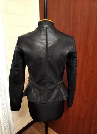 Шкіряна куртка zara зі штучного матеріалу.3 фото