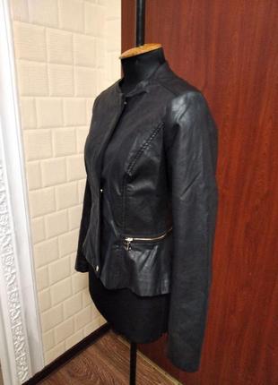 Шкіряна куртка zara зі штучного матеріалу.2 фото