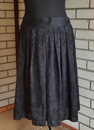 Юбка st.michael 18-20 р-ру, черная в цветочный принт с легким золотым напильником.