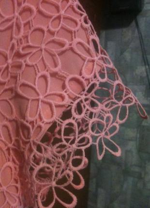 Нежно розовое платье с ажурным кружевом4 фото