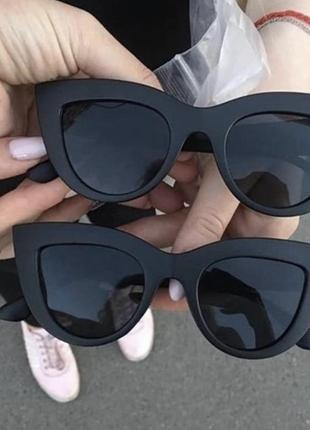 Женские стильные солнцезащитные очки кошечки в черном цвете2 фото