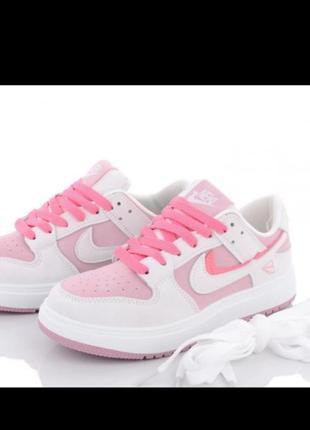 Стильні кросівки для підлітків та дорослих