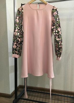 Платье розовое вышивка на рукавах3 фото