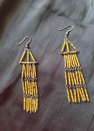 Жёлтые серьги с бисера