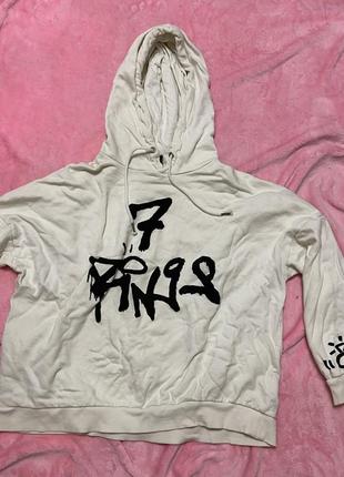 Худі, колаборація з аріаною гранде