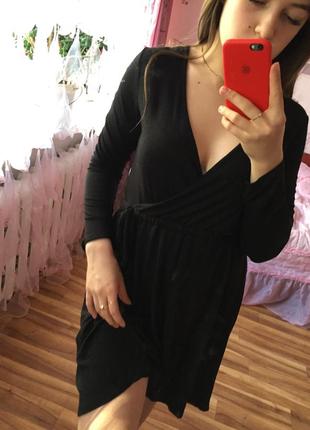 Чёрное платье на запах4 фото