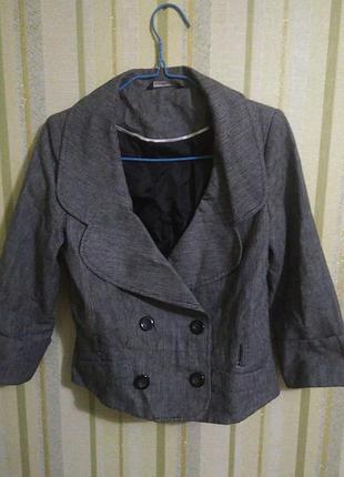 Стильний діловий жакет на струнку дівчину