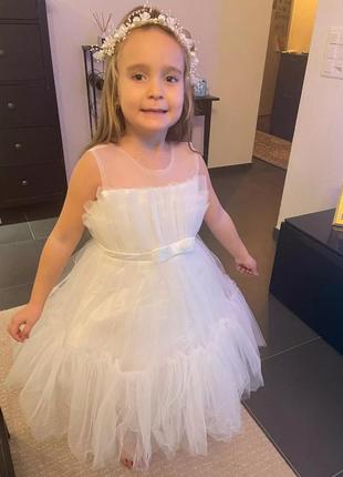 Красива гарна ніжна біла пишна дитяча святкова сукня плаття для дівчинки на день народження хрестини весілля свято 80 86 92