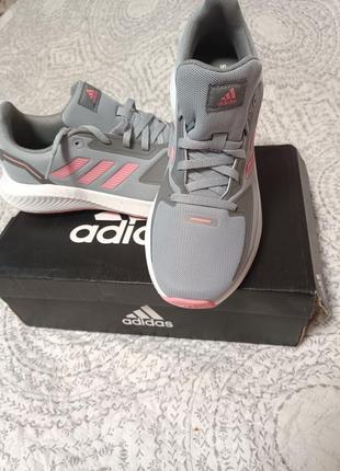 Кроссовки adidas женские, размер 38.5