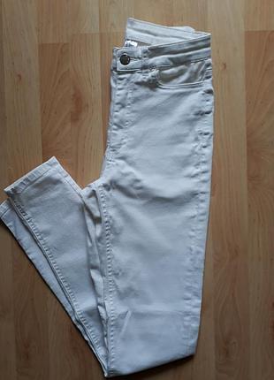 Джинси скінни