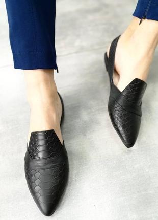 Милі і красиві класичні туфлі з відкритою п'ятою колір на вибір