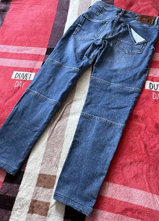 Джинси штани стіні