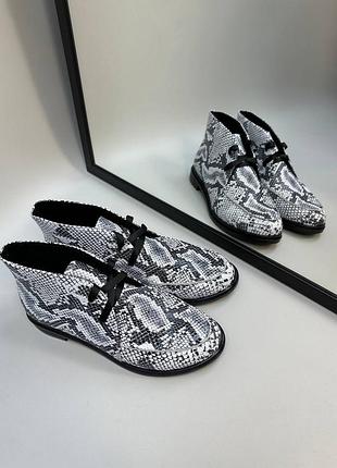 Ботинки с эксклюзивной кожи с тиснением много цветов