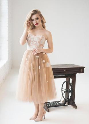 Весільна сукня міді з корсетом