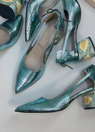 Эксклюзивные туфли лодочки из натуральной итальянской кожи рептилия голубые8 фото