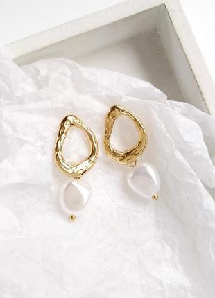 Сережки серьги золотисті з штучними  перлами романтичні стильні модні якісні нові1 фото