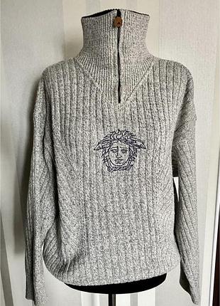 Шикарний сірий светр із блискавкою на горлі versace 80% шерсть
