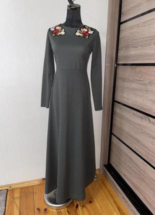Длинное платье с вышивкой 😍