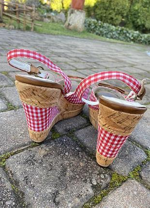 Босоніжки на танкетці 38 та 40 розміру4 фото