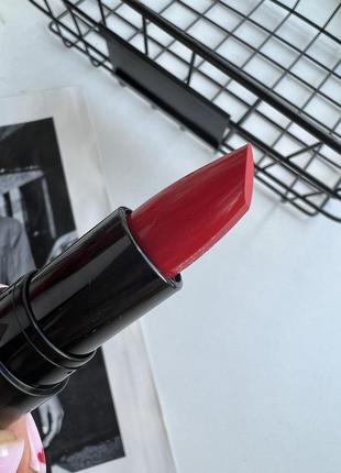 Помада make up for ever rouge artist intense color beautifying lipstick - 402 untamed fire4 фото