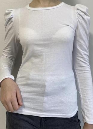 Лонгслив белого цвета