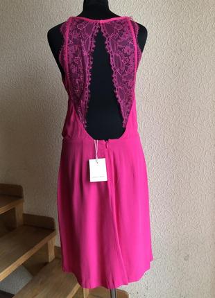 Платье ярко-розовое короткое с открытой спинкой кружевной от samsoe samsoe8 фото