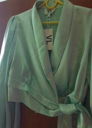 Блузка мятного цвета укороченная, очень экстравагантная. фирмы vl by virgos lounge2 фото