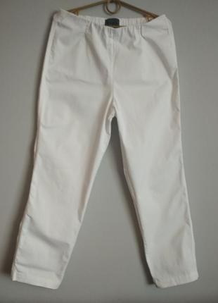 Комфортные белые брюки oska