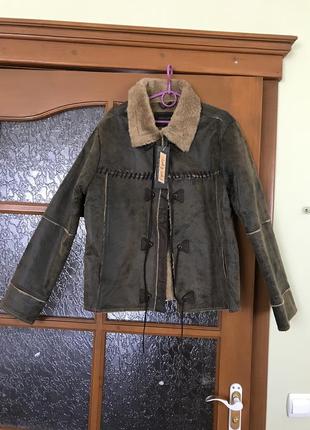 Чоловіча куртка під шкіру.