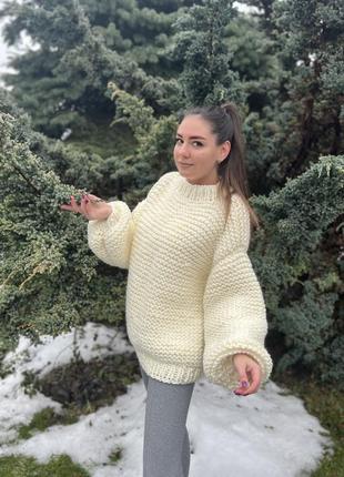 Жіночий в‘язаний об‘ємний светр оверсайз крупною ниткою 🤍3 фото
