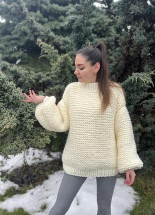 Жіночий в‘язаний об‘ємний светр оверсайз крупною ниткою 🤍2 фото